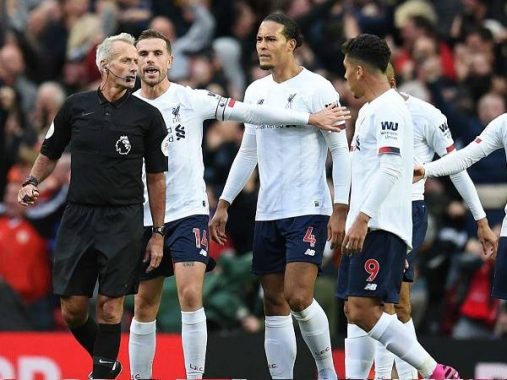 MU cấm cửa CĐV phân biệt chủng tộc với hậu vệ Liverpool
