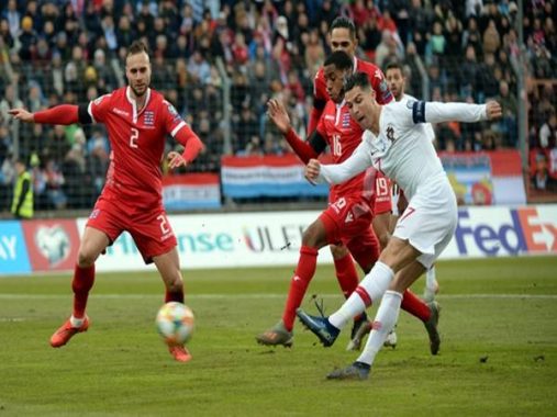Cristiano Ronaldo giúp đỡ nhiều đội bóng vượt qua khó khăn