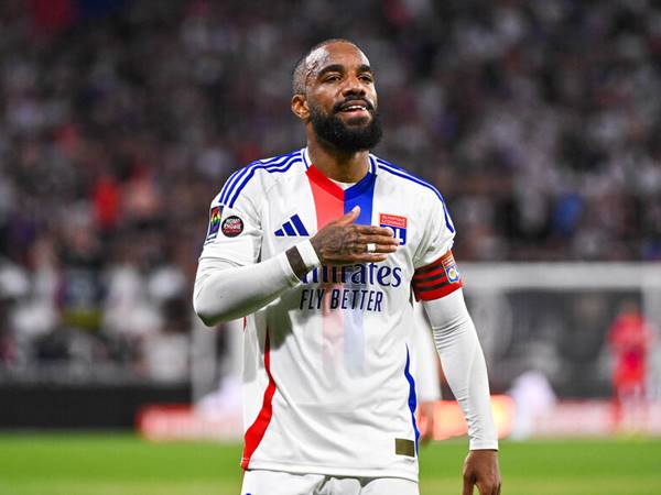 Tin chuyển nhượng Real: Lacazette lọt tầm ngắm của Real