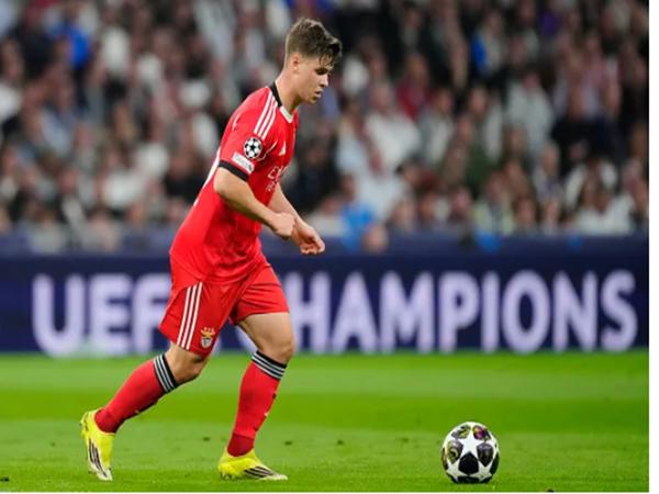 Chuyển nhượng MU: Đưa hậu vệ của Benfica vào tầm ngắm