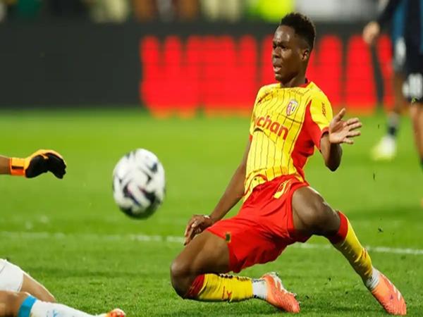 Chuyển nhượng MU: Tranh viên ngọc quý Mamadou Sangare