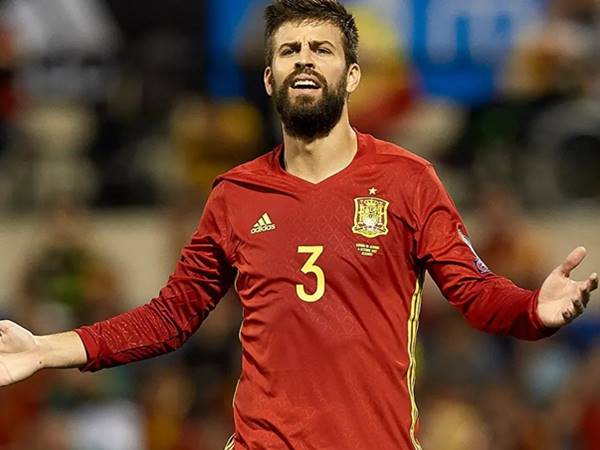 Pique số áo tại ĐTQG Tây Ban Nha Pique số áo tại ĐTQG Tây Ban Nha