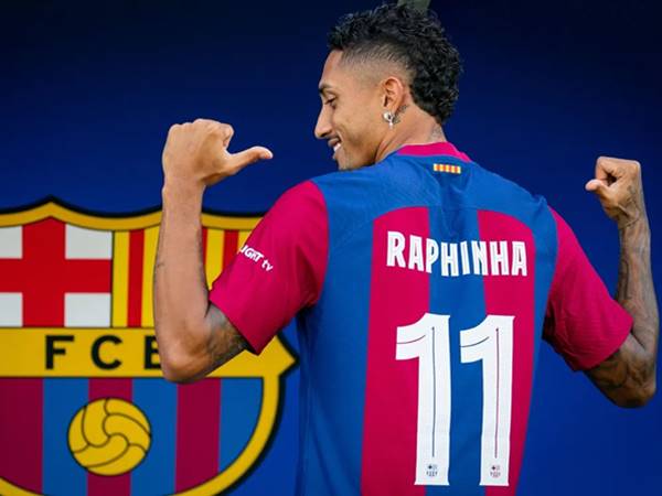 Hành trình đổi số áo Raphinha từ Leeds đến Barcelona