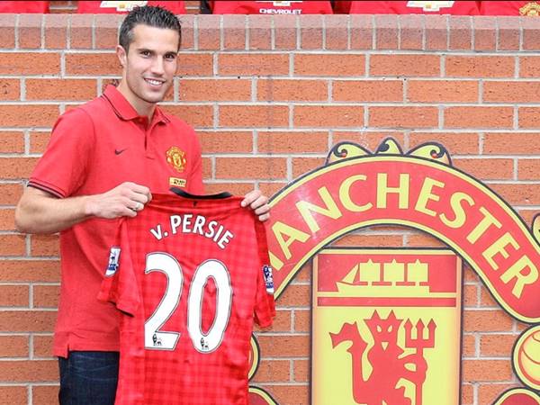 Những số áo Van Persie từng khoác lên mình khi thi đấu